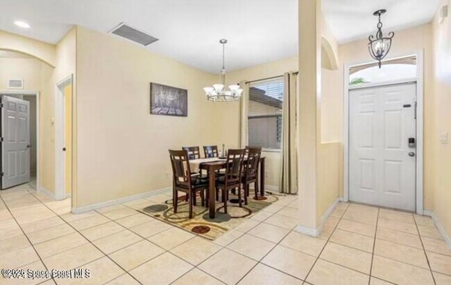 Photo - 463 Eldron Blvd NE