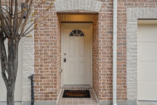 Photo - Welcome Home to Comfort and Convenience in...