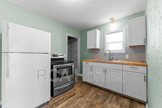 Photo - 3202 Ruckle St