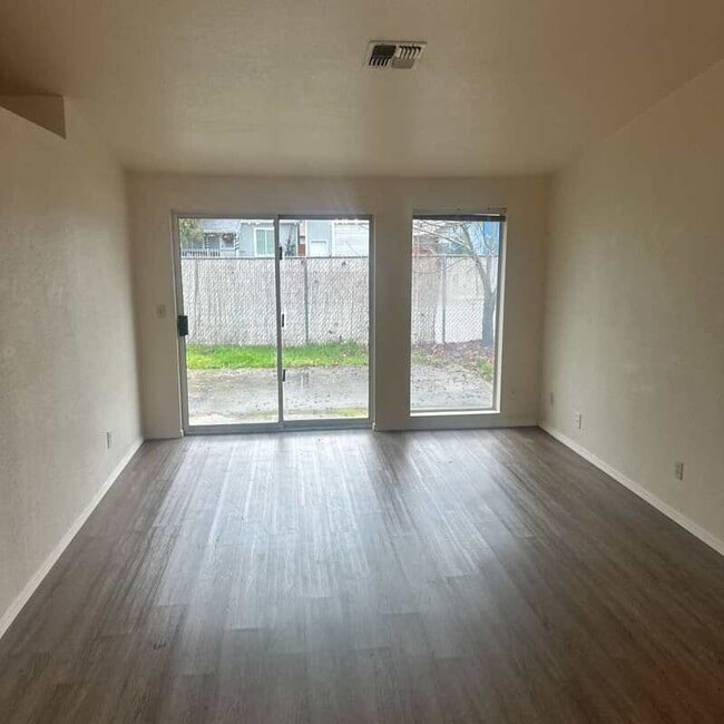 Photo - 1469 Cameo Ct