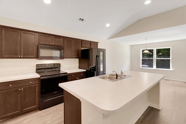 Photo - 527 Cade Ave