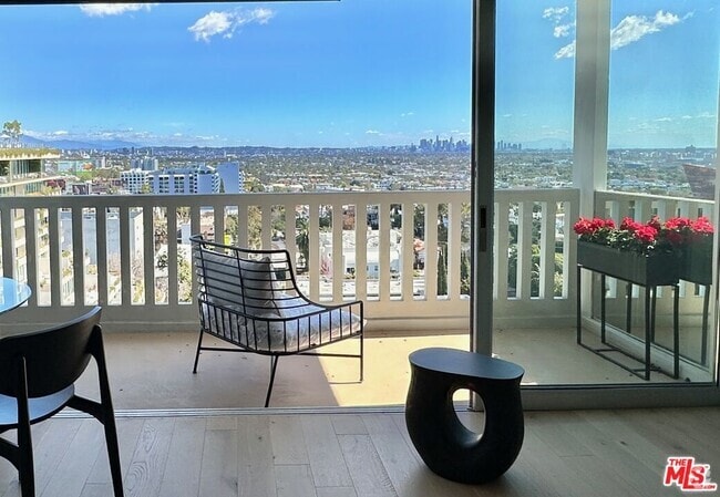 Building Photo - 999 N Doheny Dr Unit 1108 Rental