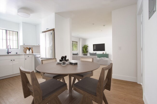 Photo - 980 White Knoll Dr