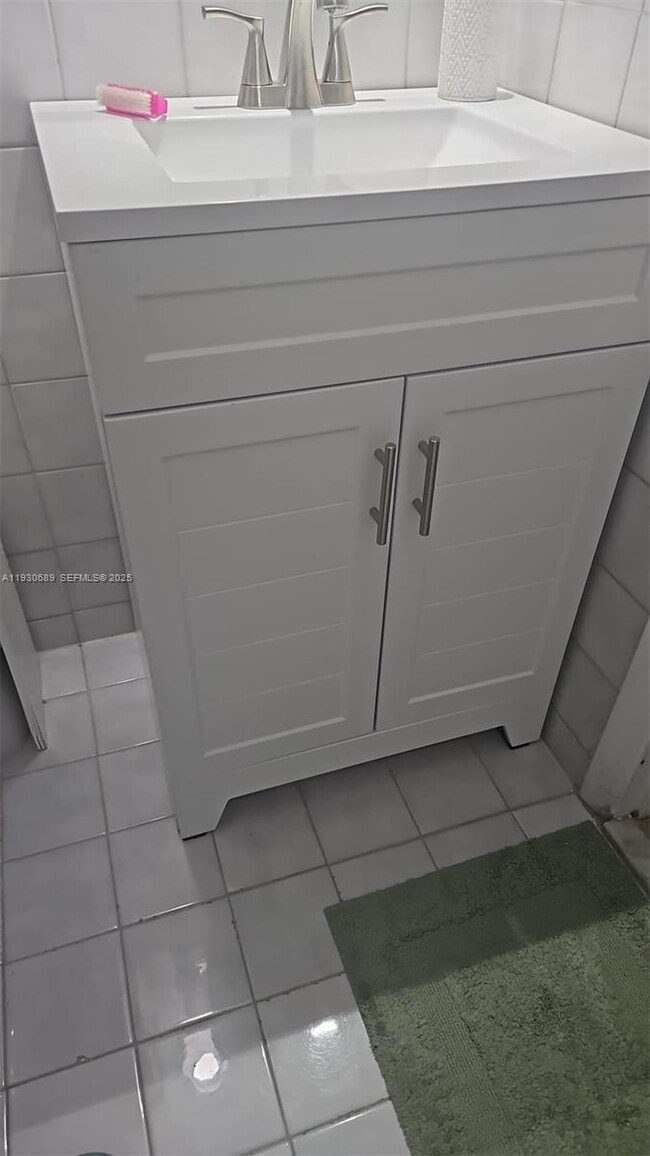 Building Photo - 11905 NE 2nd Ave Unit C201