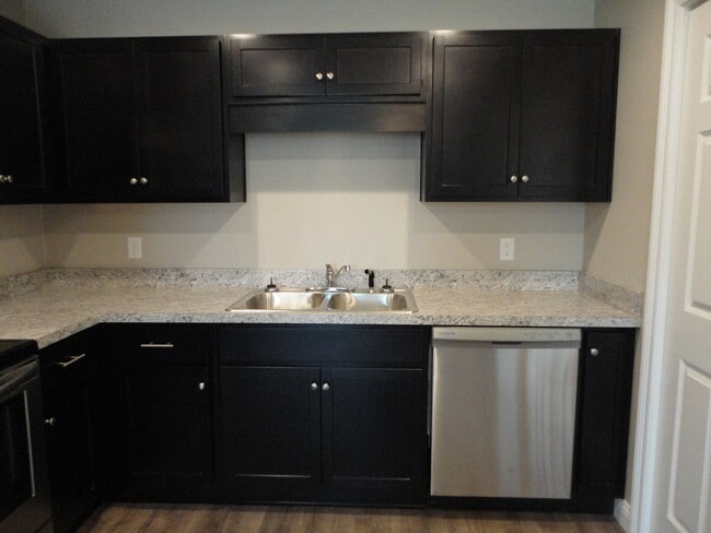 Building Photo - 3130 Burlew Blvd Unit Building 4 and 5