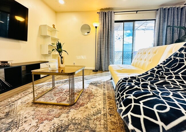 Building Photo - 602 Lakeview Cir SE Unit H