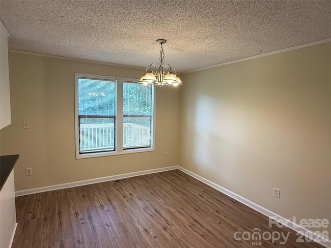 Photo - 2220 Laburnum Ave