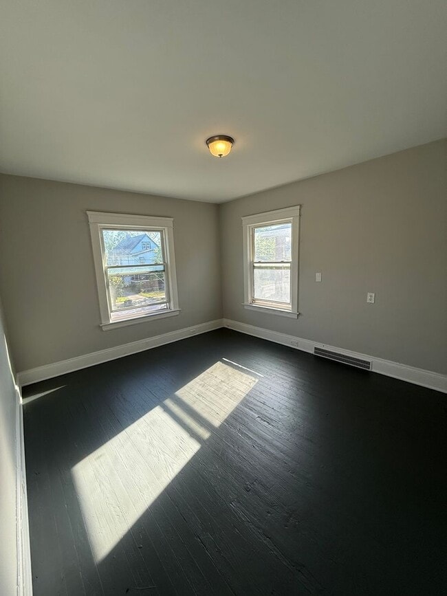 Photo - SECTION 8 & EDEN Accepted! - Fully Renovat...