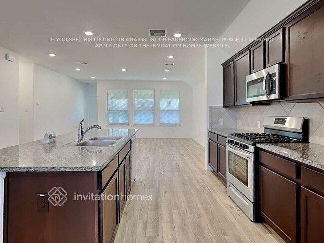 Photo - 502 Pecan Landing Ln