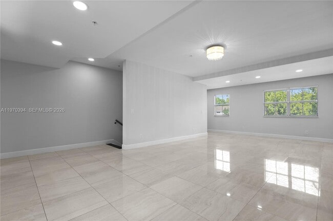 Photo - 621 NE 8th Ave
