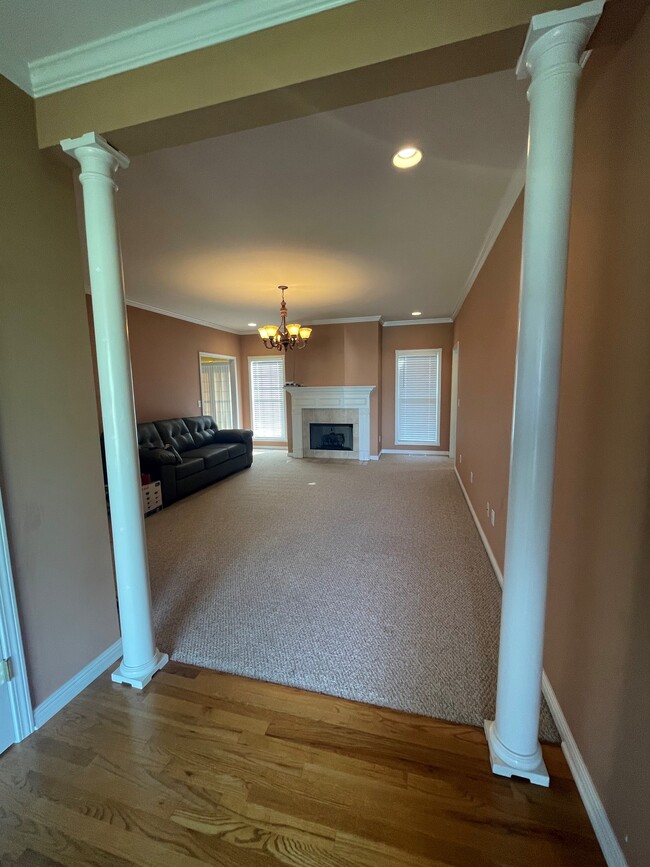 Living Room - 639 Muirfield Cir