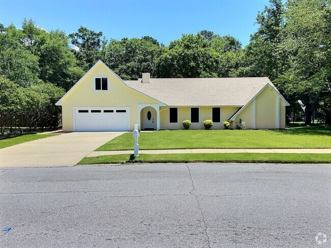Building Photo - Spacious 4 bedroom home in Ocean Springs!