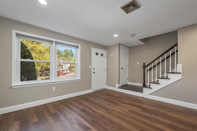 Photo - 32 Cadogan Way