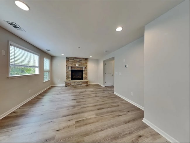 Photo - 946 Fairdale Ct