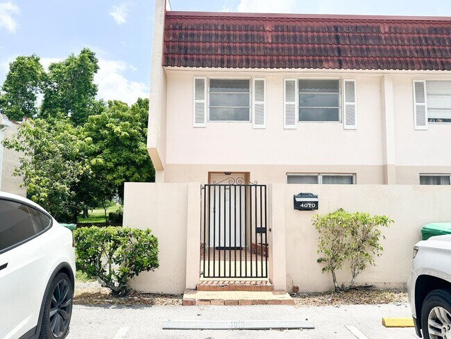 Photo - 4010 Inverrary Dr