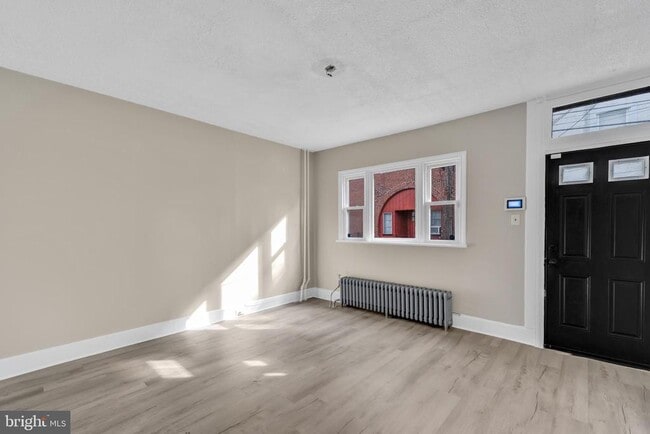 Photo - 4413 Baker St