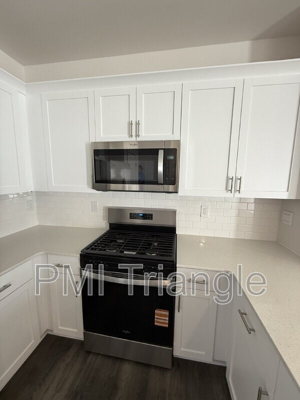 Photo - 434 Belgian Red Wy