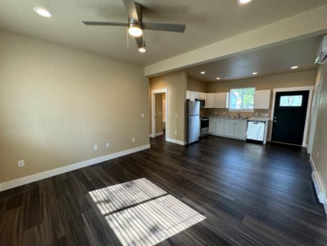 Photo - 310 3rd St W Unidad 102