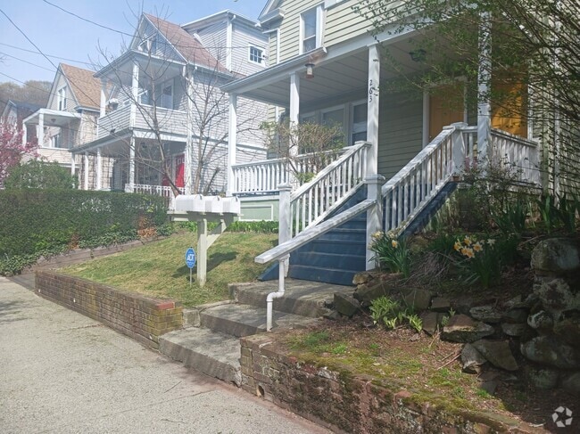 Front Entrance - 261 View St Unit #2 Rental