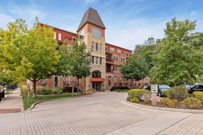 Photo - 640 Main St N