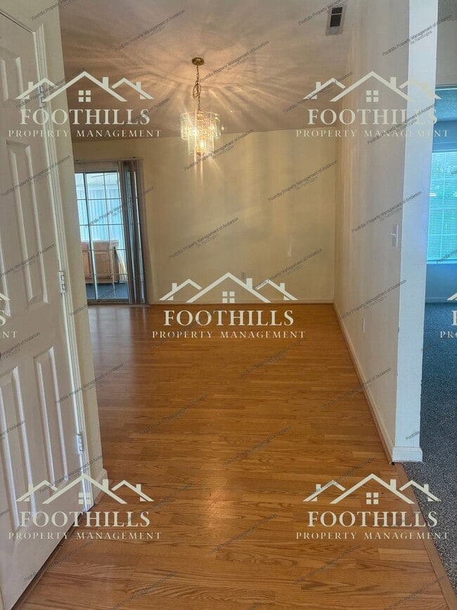 1003 Ravenswood Dr