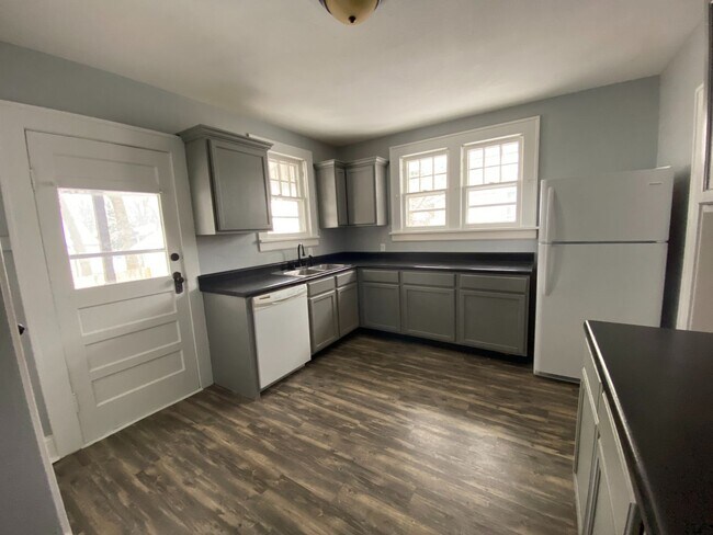 Photo - COLLEGE PRE-LEASING