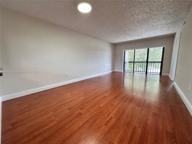 Photo - 8875 Fontainebleau Blvd Unidad 205