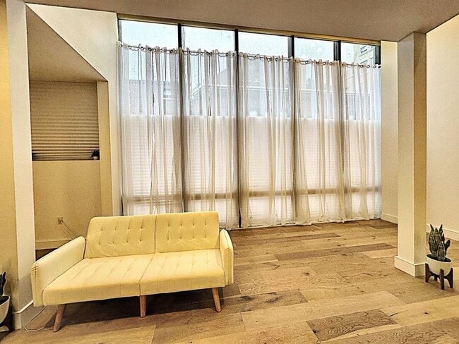 Photo - 17 Kearney Sq Unit 17 Kearney Sq -  205