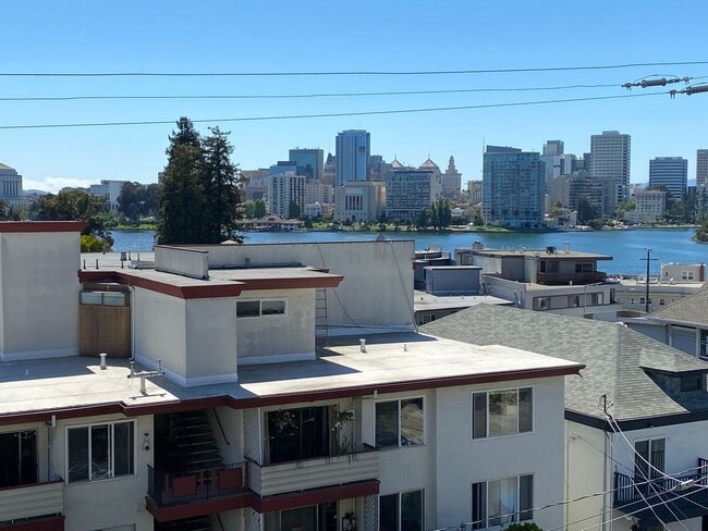 Building Photo - Amazing Cleveland Heights, 1 Block East of Lake Merritt with views of the lake