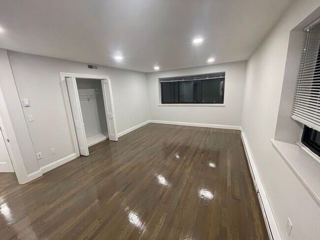 Photo - Modern 2bed + 2bath Chestnut Hill - Brookline