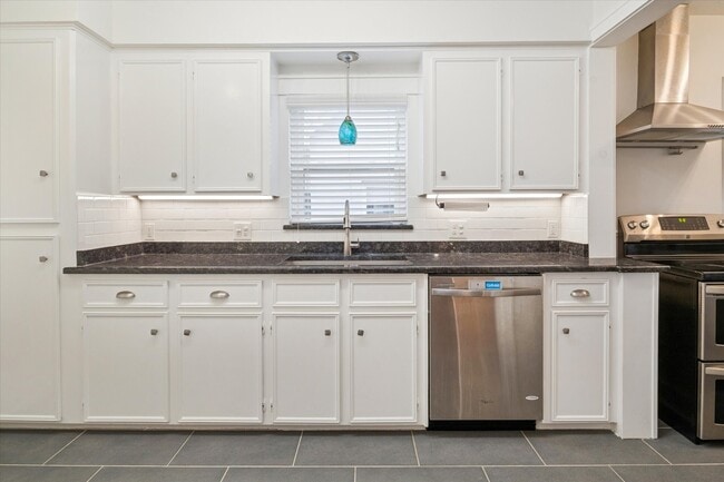 Photo - 1937 W McKinney St