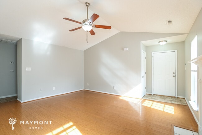 Photo - 2428 Fairstone Ave