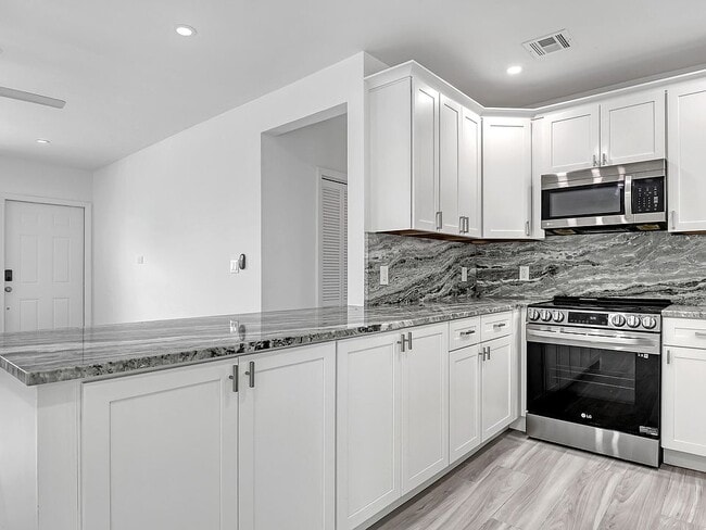 Photo - 942 Macy St