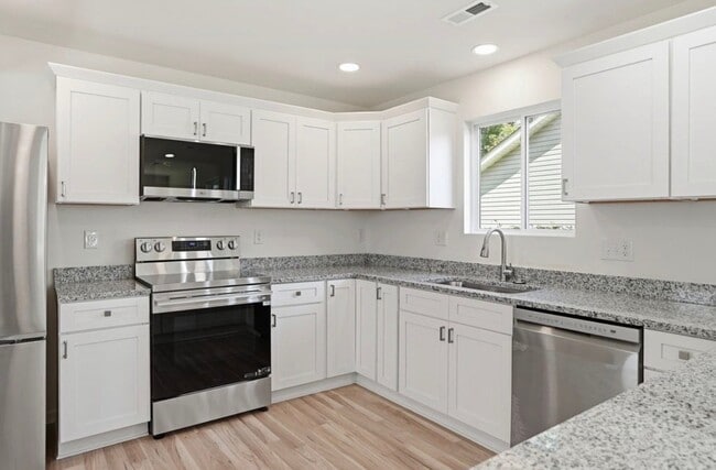 Photo - 516 Singletary St SE