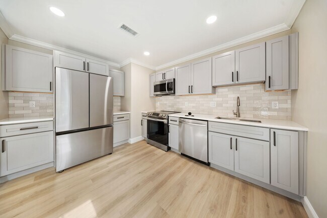 Photo - 241 Weaver St