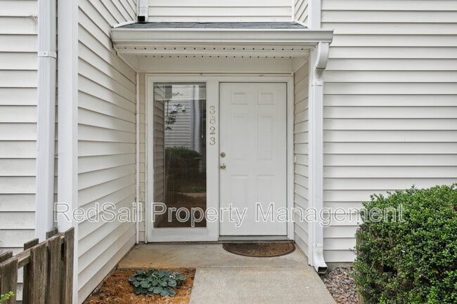 Photo - 3823 Staffordshire Ln