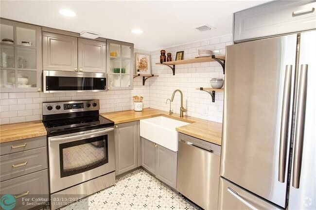Building Photo - 2600 S Course Dr Unit 202 Rental