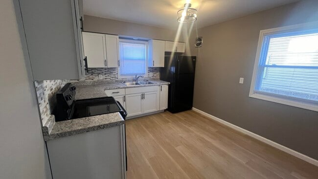 Photo - 5922 N 84th St