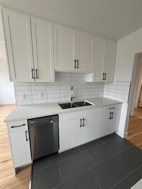 Building Photo - Newly Renovated, Bright Top Floor in Willingdon Heights Unit 302