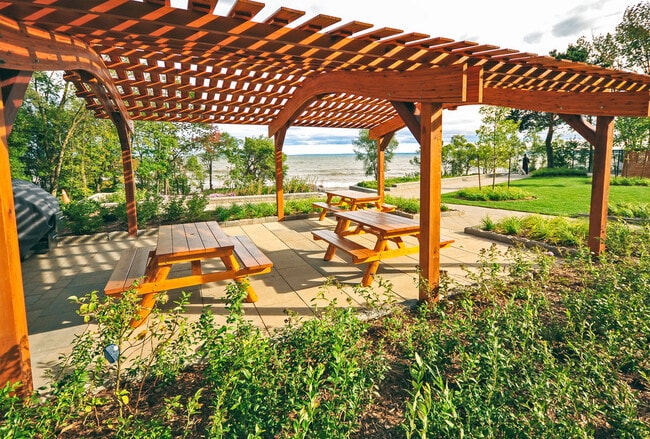 5220 Lakeshore
