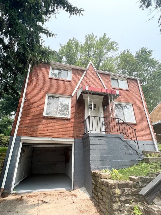 Building Photo - Updated 3 Bed, 1 Bath in Verona- Central Air and Huge Kitchen!!