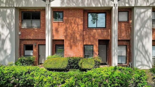 Building Photo - 2608 Bering Dr Unit 2608 Rental
