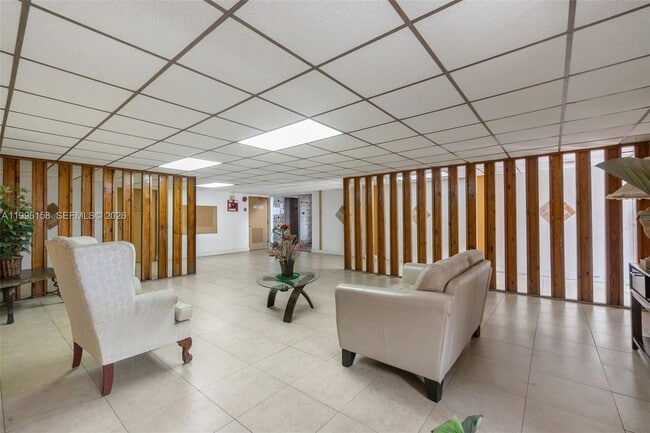 Photo - 6130 W 19th Ave Unidad 305