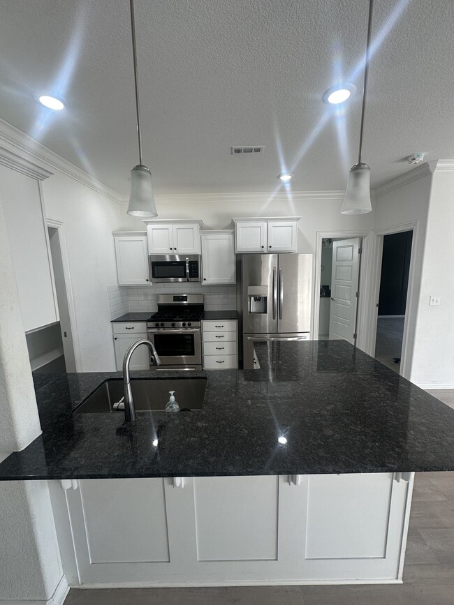 Photo - 1021 Lakeview Dr