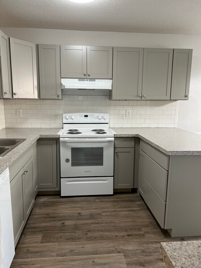 Photo - 305 Cornelia Dr