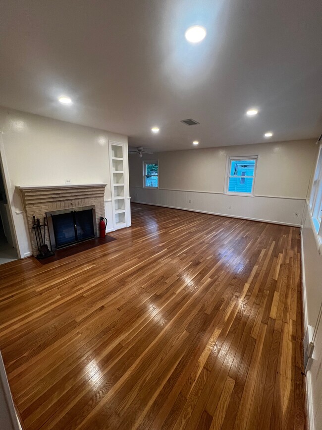 Photo - 2404 Darrow St