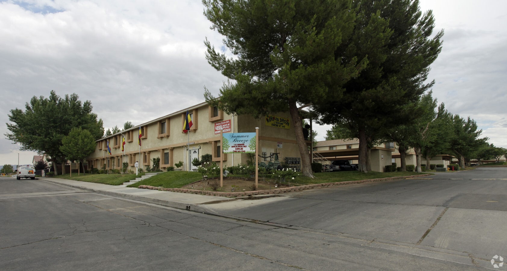 Summer Breeze Apartments - Summer Breeze Apartments