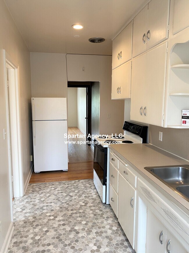 927 Kincaid Ave Apartments Unit 4 Sumner, WA