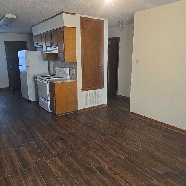 Building Photo - 1002 Sybil Dr