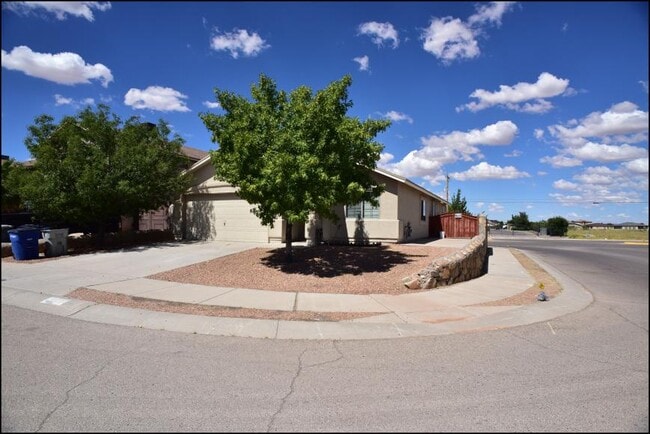 Building Photo - 3 bedroom in El Paso TX 79938